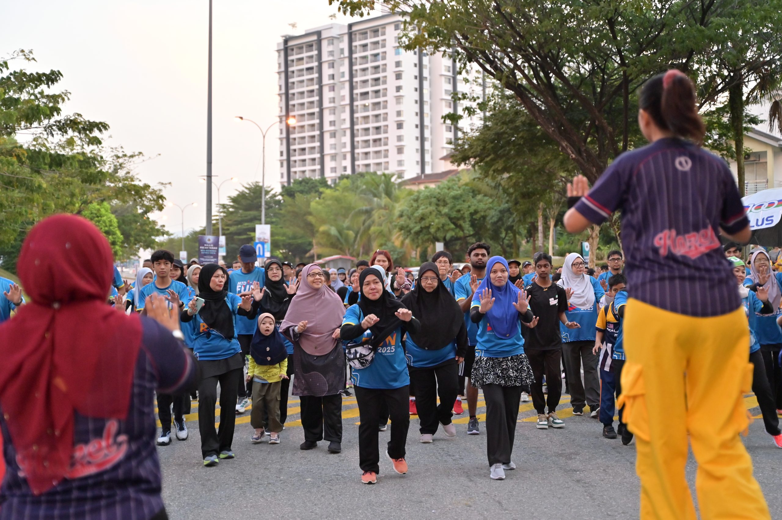 Runners from all age joined Zumba session as warm-up before run started.